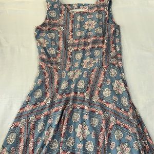 Long dress in pastel colour
